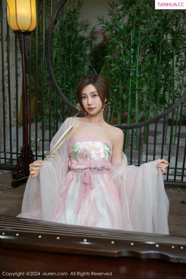 綺裡嘉 绮里嘉 [XiuRen]高清写真图 2024.11.20 No.9475 绮里嘉ula 古风美腿第4张图片
